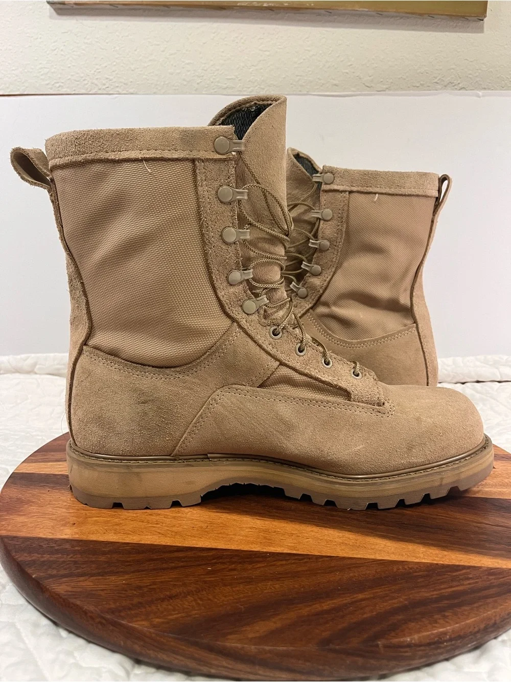 Bates Men’s Tactical Desert Tan Suede Boots 12w clean EUC Vibram sole